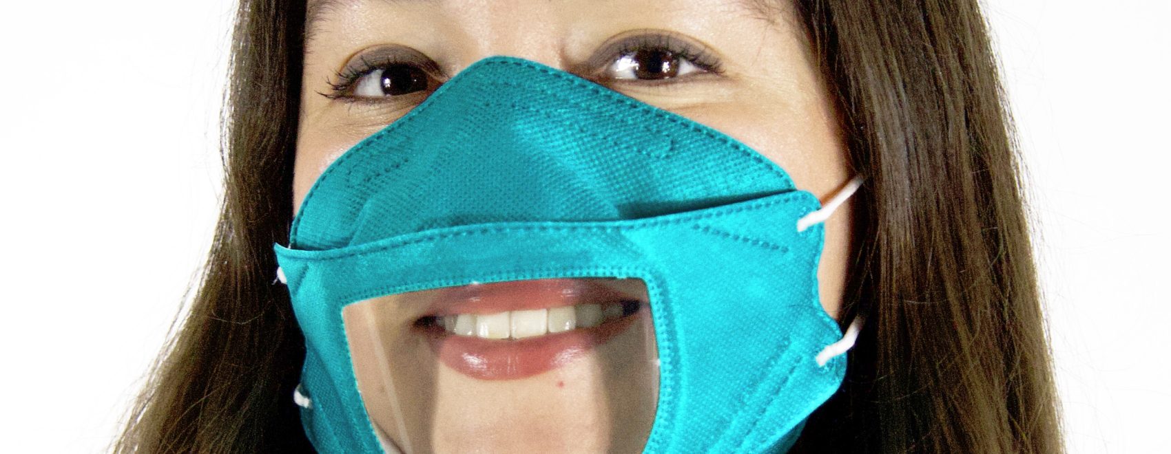 La Ventana del habla, cubrebocas inclusivo. Utilizado por Adri de ViendoTentiendo